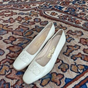 Salvatore Ferragamo Women's Beige Leather Pumps